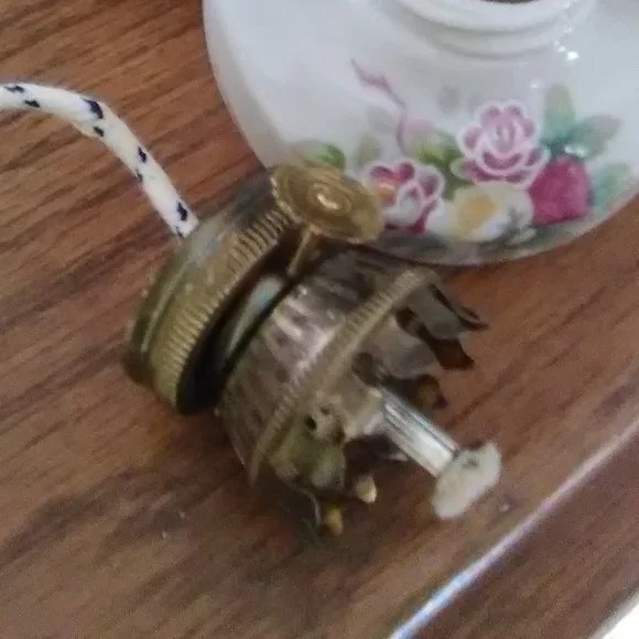 Mini Aladdin Oil Lamp - Picture 7 of 11